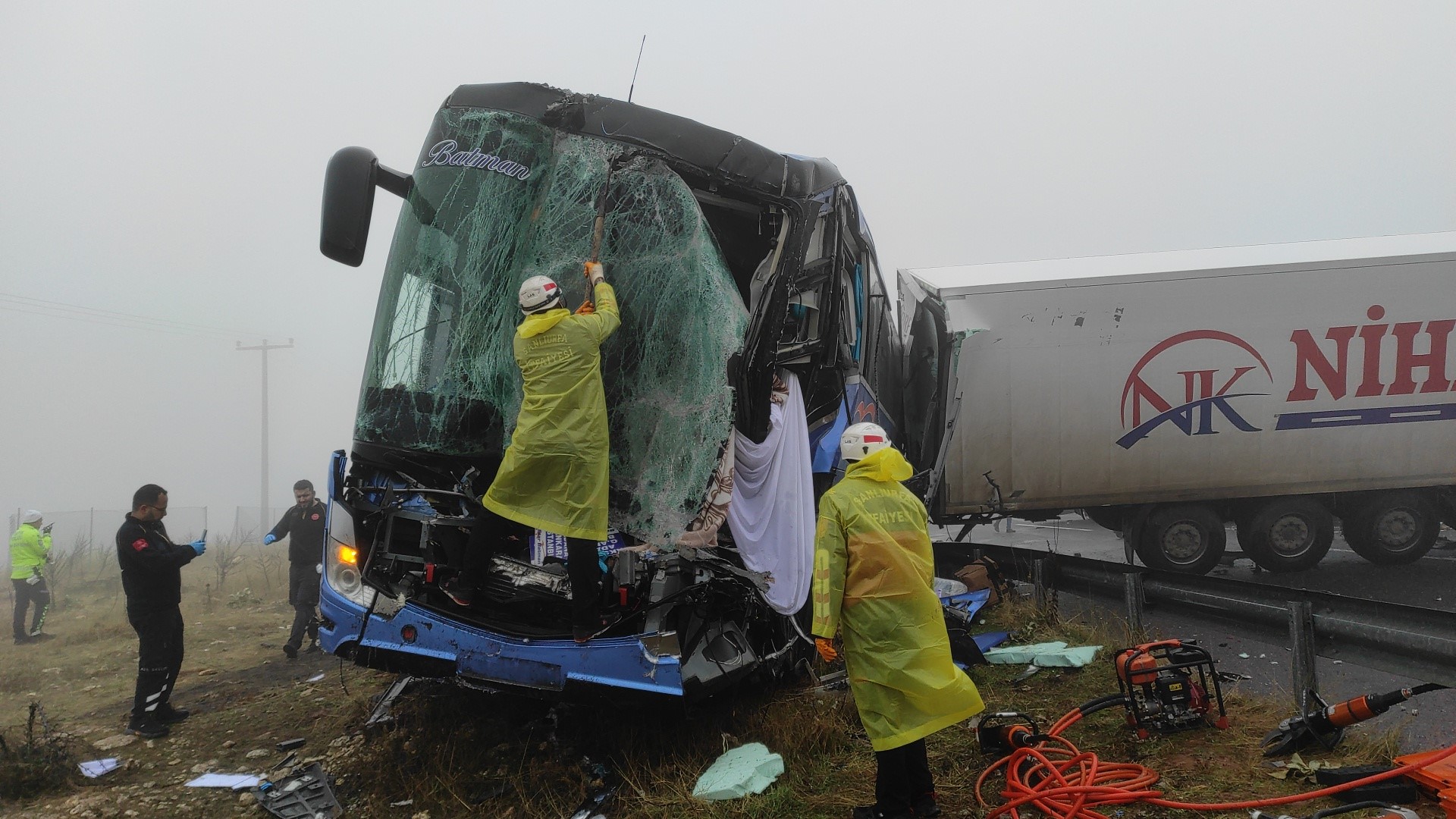 Batman otobüsü kaza yaptı:1 ölü 15 yaralı