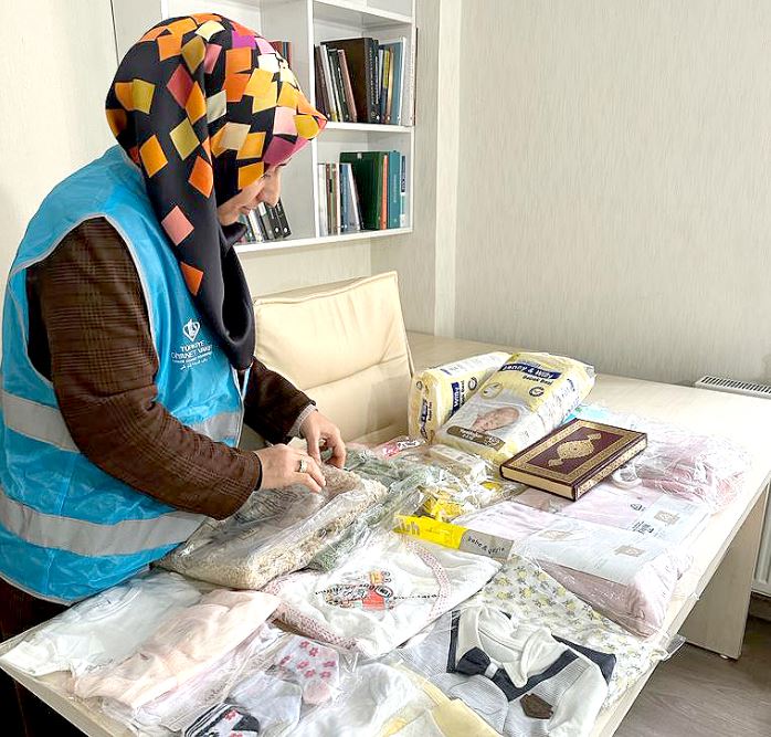 Bebek ve gelin bohçaları sahiplerine ulaştırılıyor