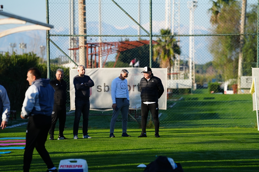 Başkan Demir Antalya kampını ziyaret etti