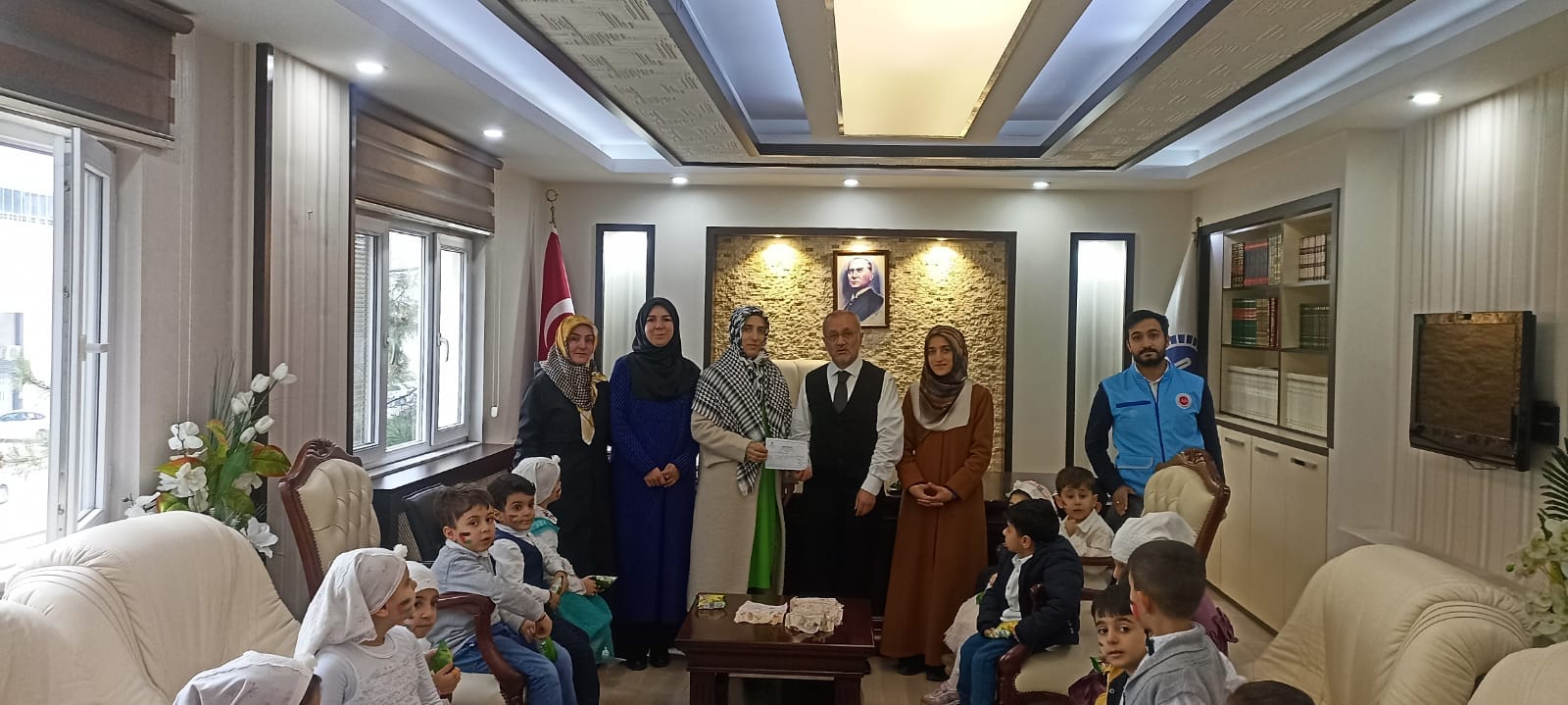 Harçlıkları Filistinliler için bağışladılar