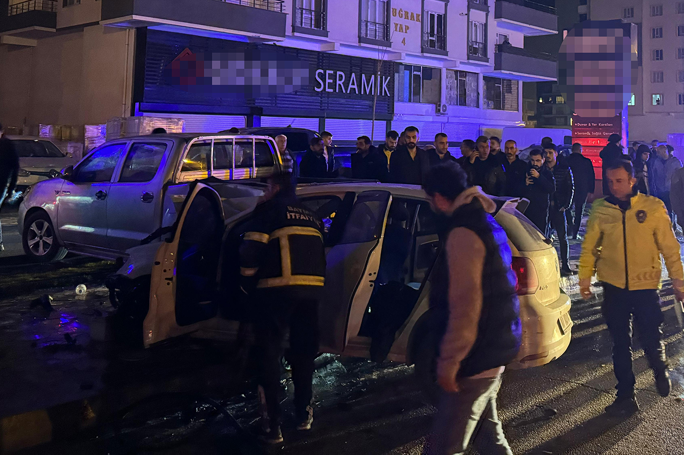 Batman’da kaza otomobil hurdaya döndü