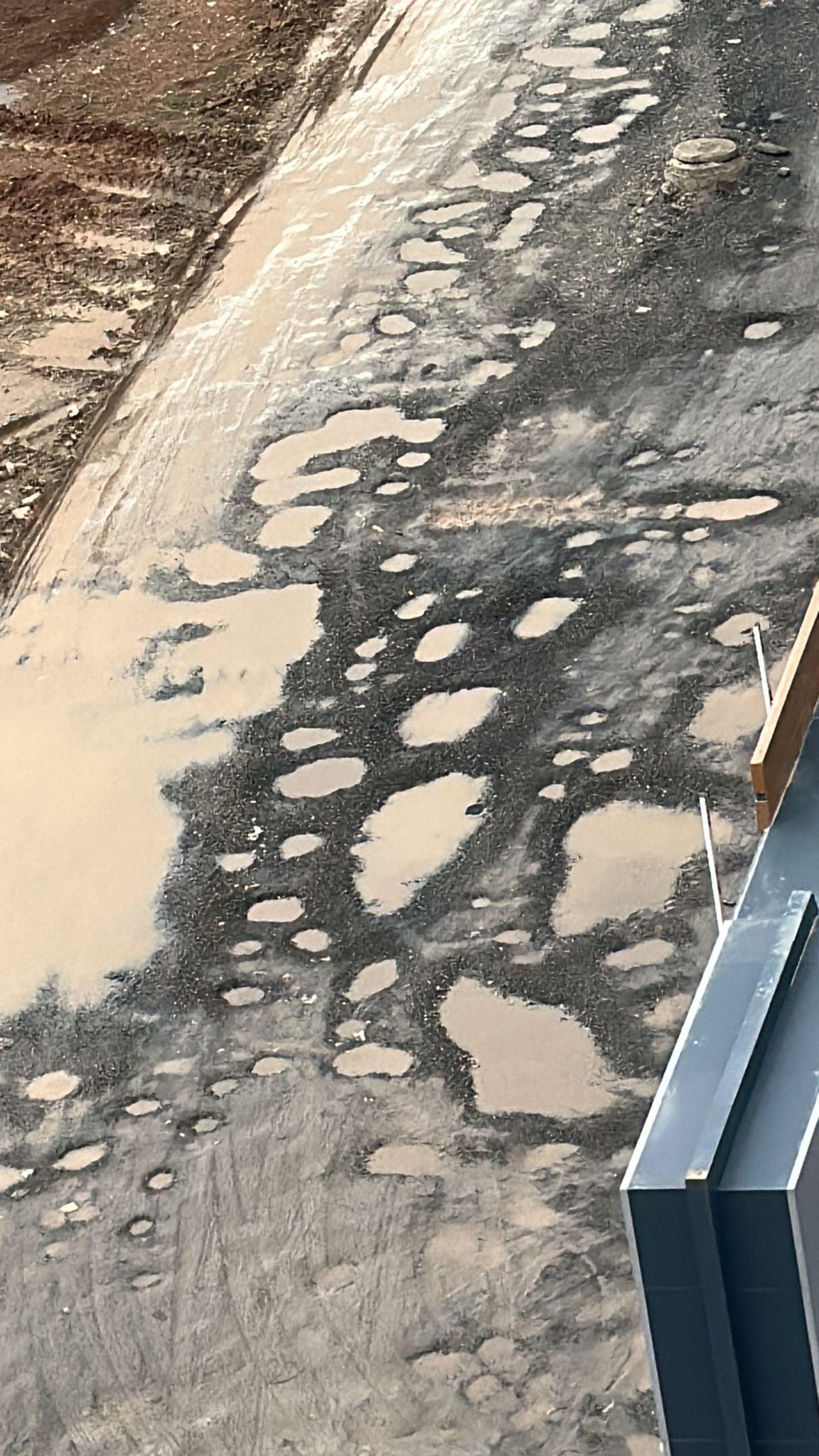 Sokaklar köstebek yuvasına döndü