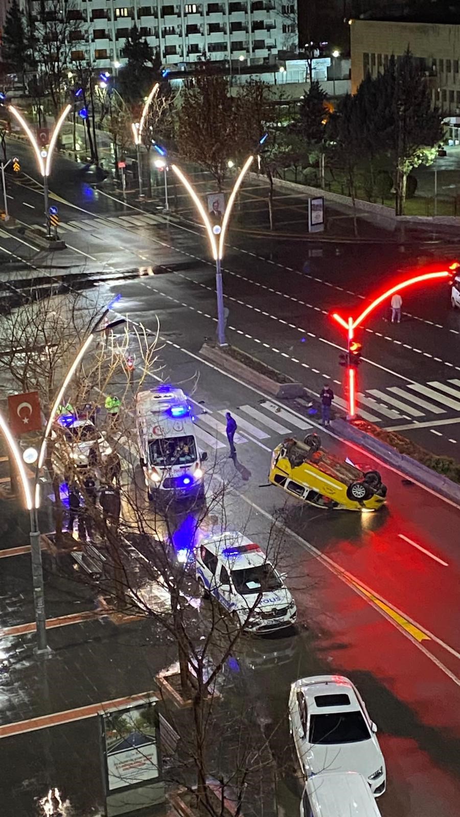 Batman’da takla atan araçta yara almadan kurtuldu