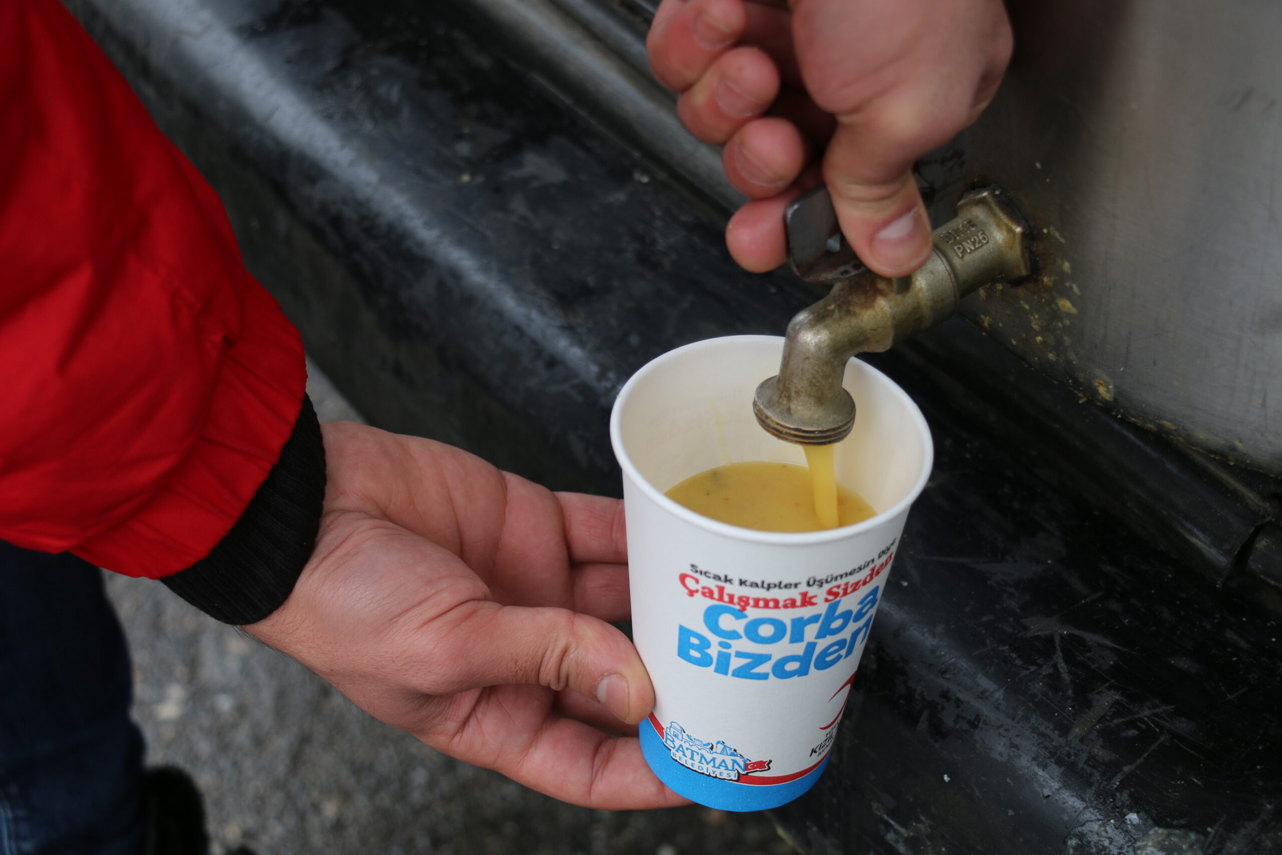 8 Noktada Sıcak Çorba İkramı