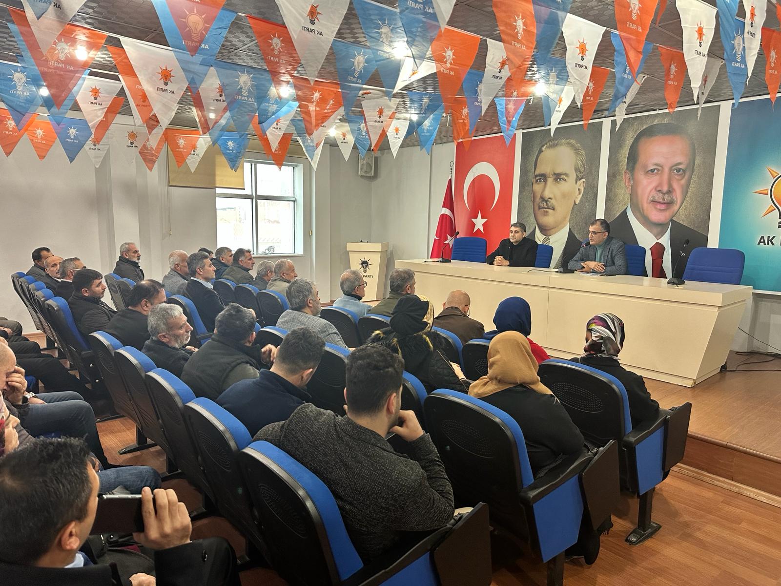 Aday Ceylan mahalle başkanlarıyla bir araya geldi