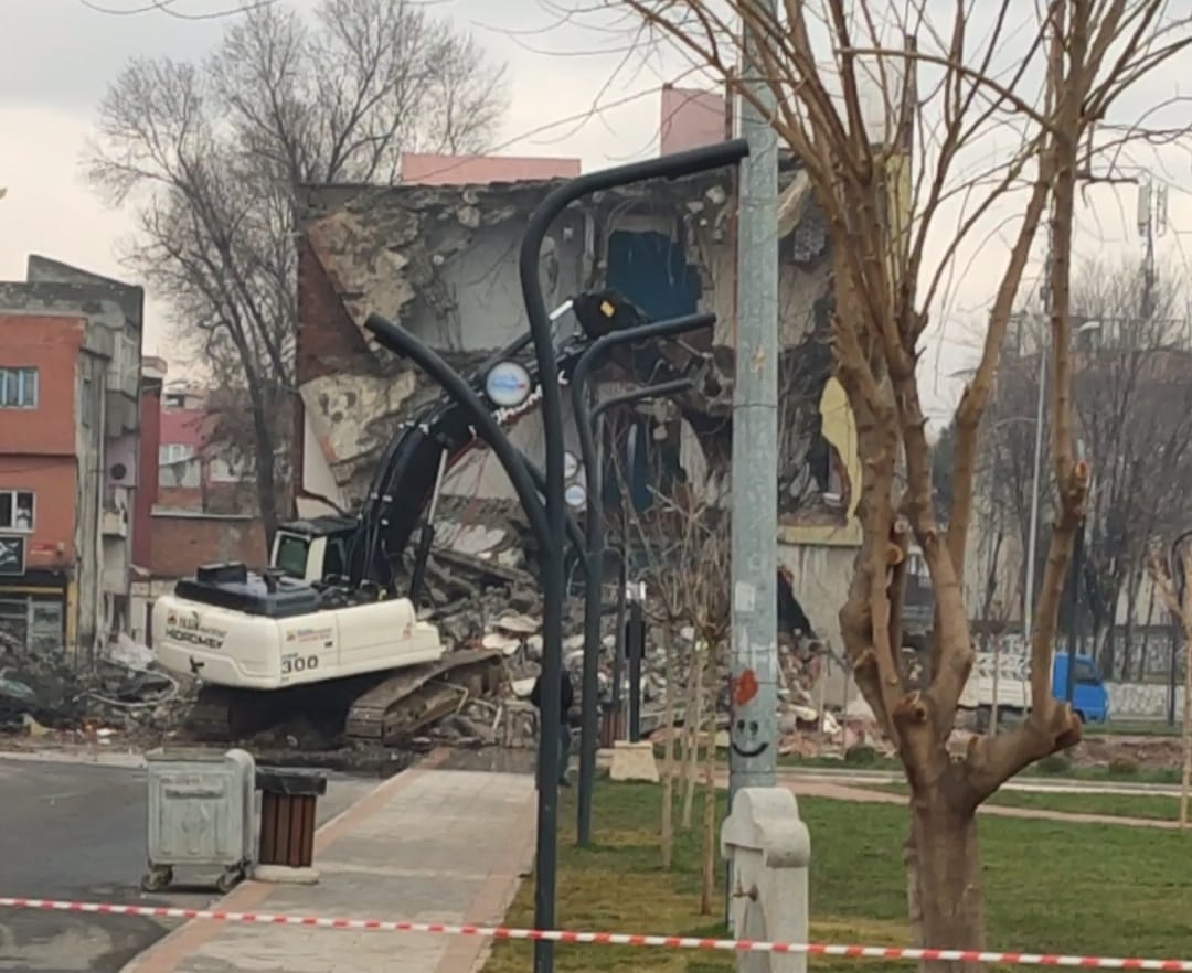 Kentsel Dönüşüm Projesi’nde son bina da yıkıldı