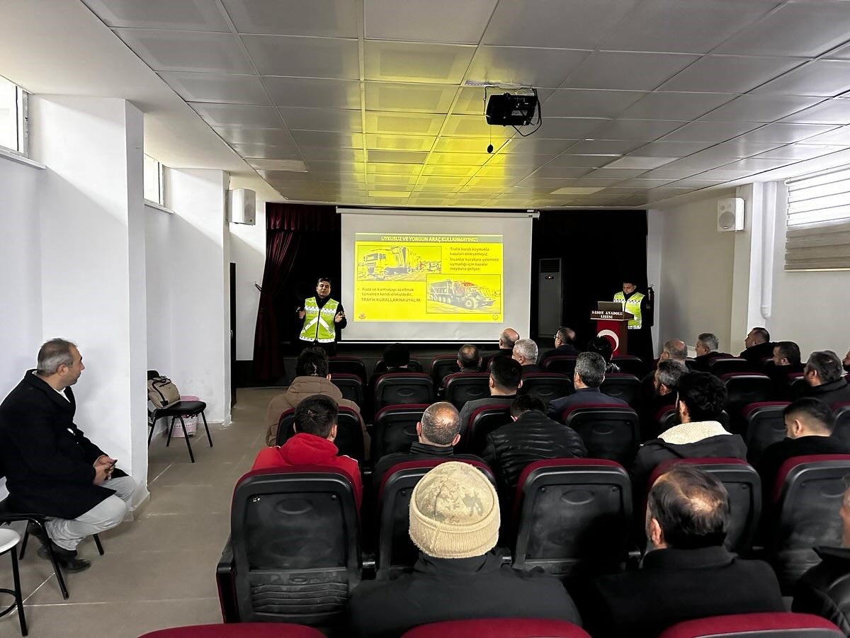  jandarma servis şoförlerine trafik eğitimi verdi