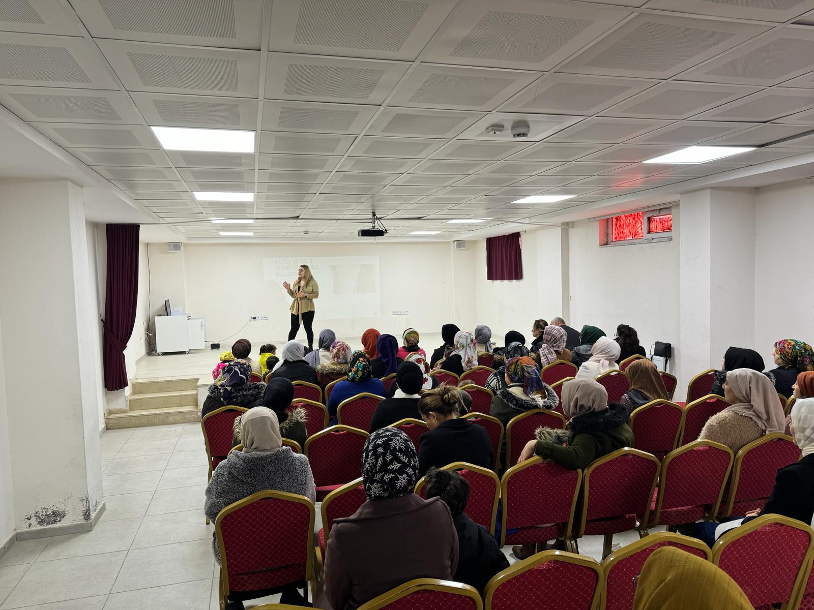 Ebeveyn eğitim semineri devam ediyor