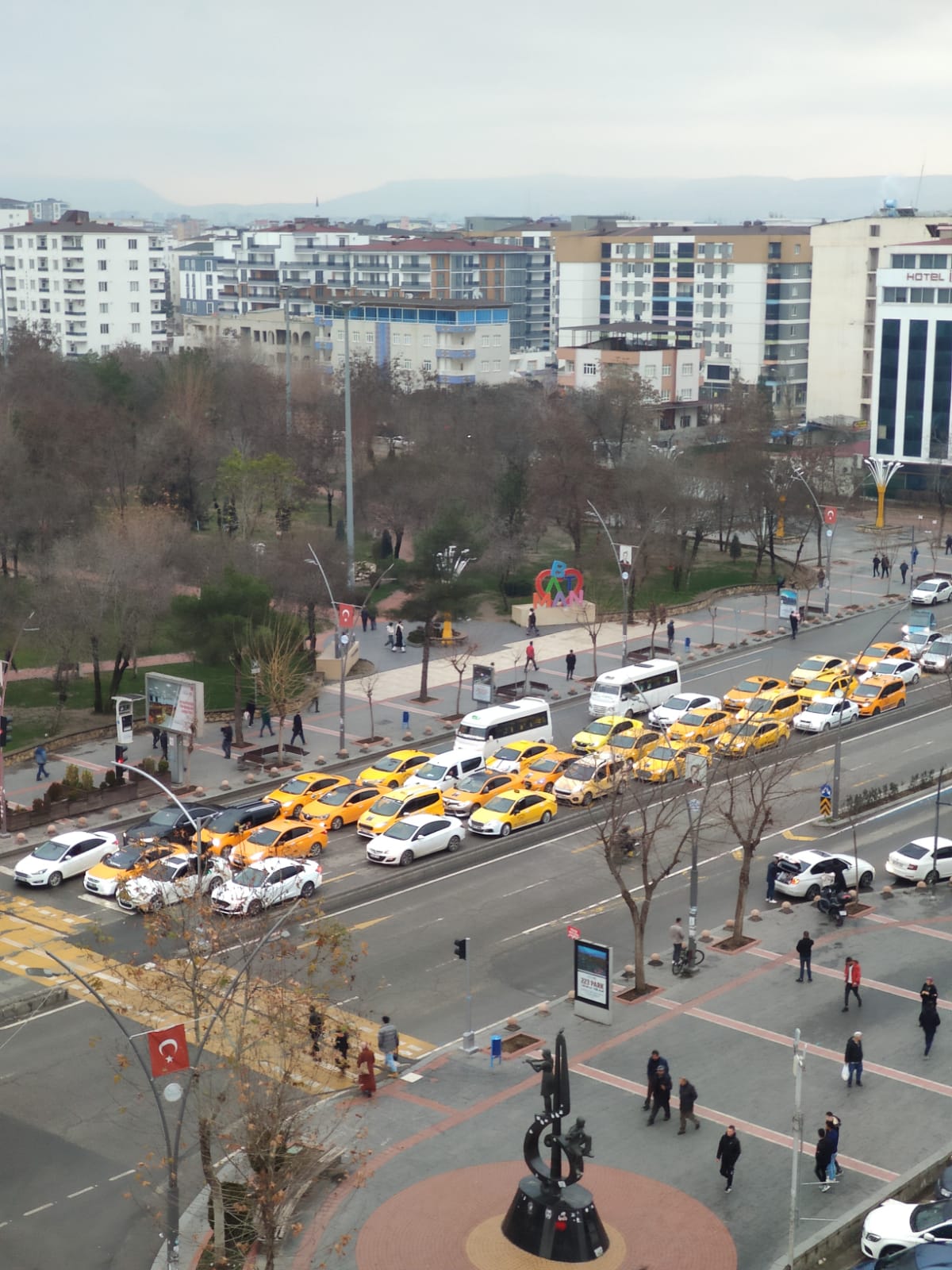 Batmanlı taksicilerden konvoylu protesto