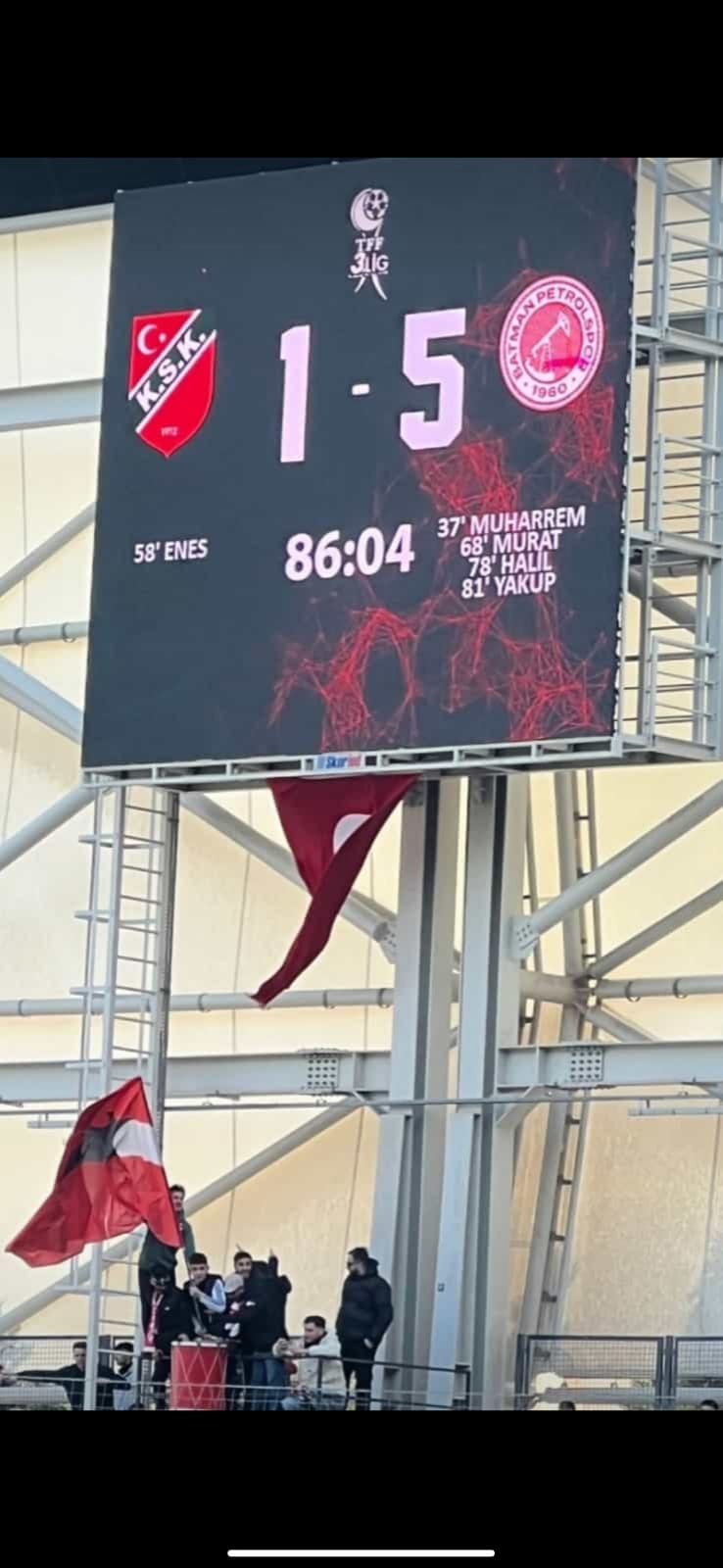 PETROL, ALSANCAK’TA EZDİ GEÇTİ