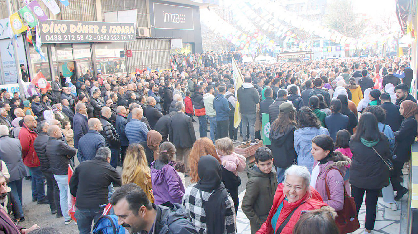 DEM Parti seçim lokali açıldı
