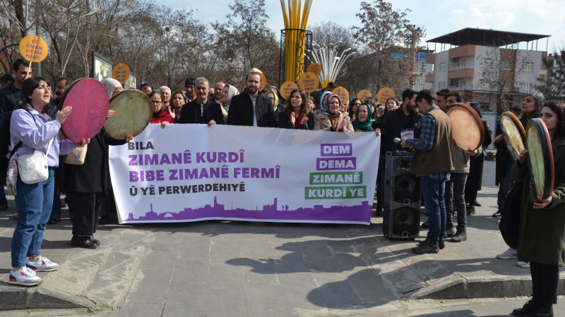 ‘Dünya Anadil Günü’ için yürüdüler