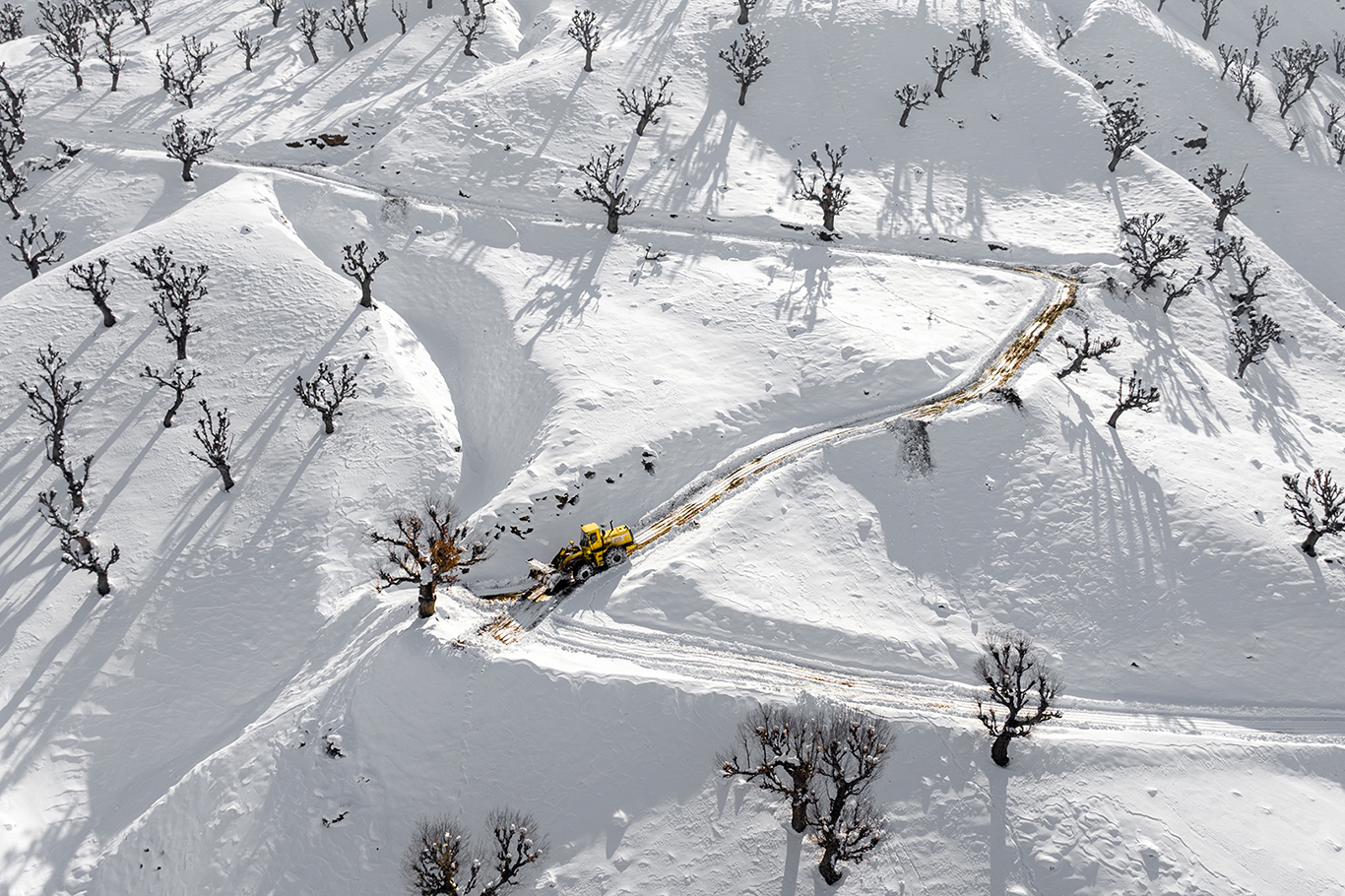 Sason’da karla mücadele devam ediyor