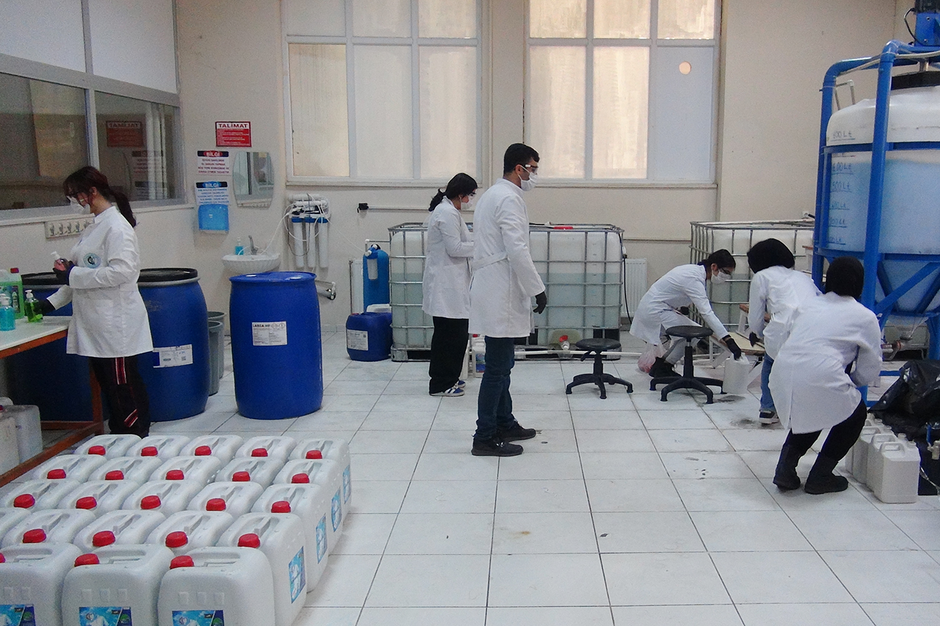 Batman’da lise öğrencileri temizlik malzemelerini üretiyor