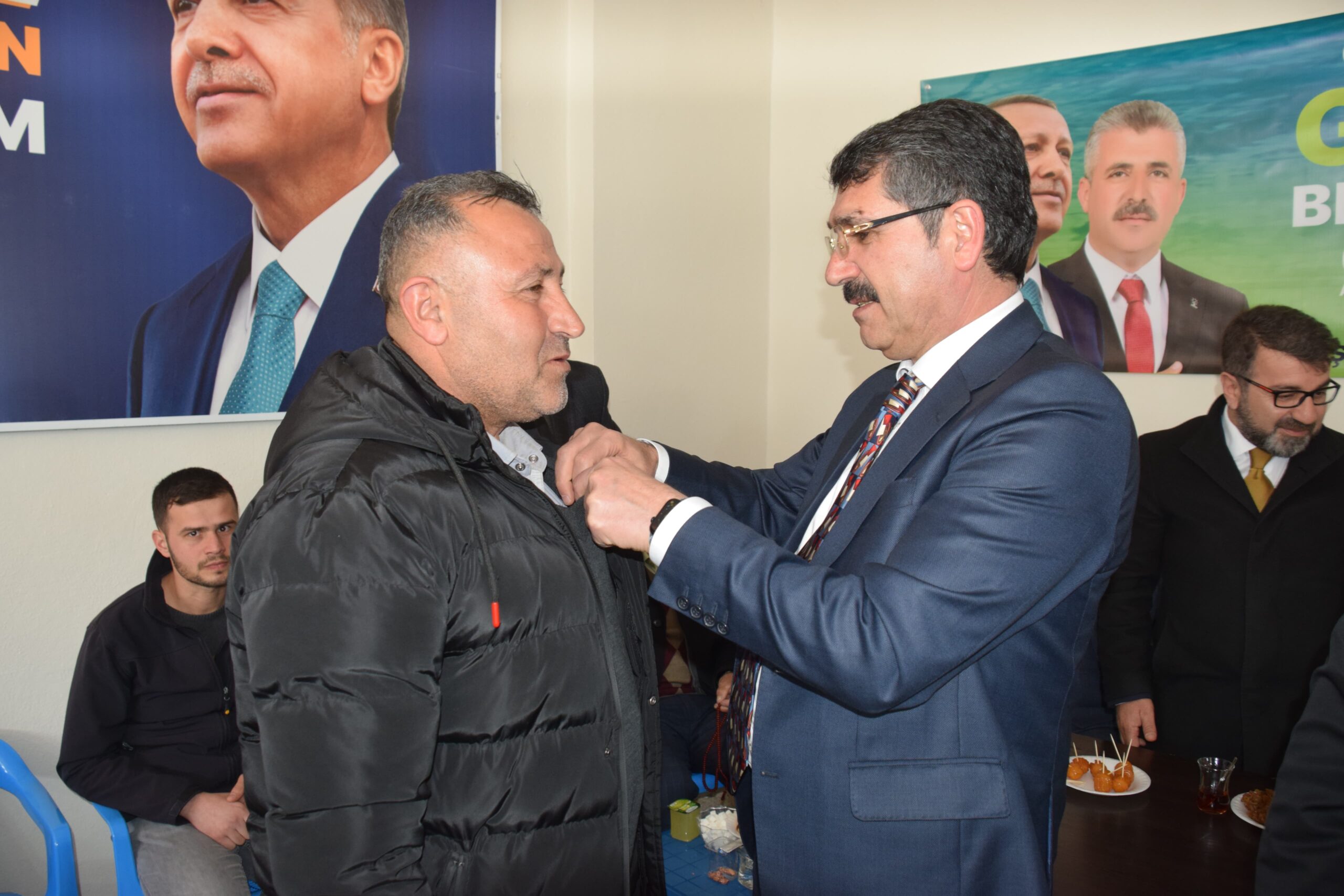 Saadet Partisi’nden istifa eden İlçe Başkanı AK Parti’ye katıldı