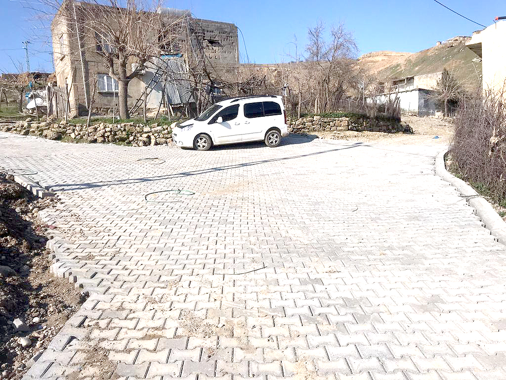 Talep üzerine köy yolu onarıldı