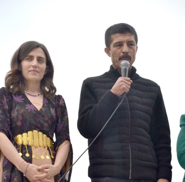 Aday Öztüzün, üç dille Belediye’yi yöneteceğiz