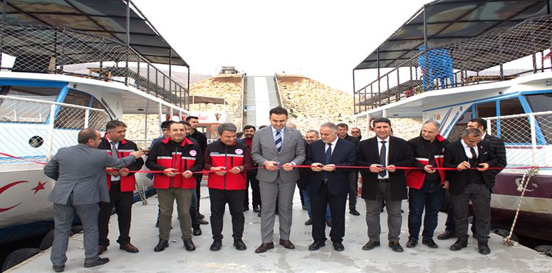 Tekne törenle suya indirildi