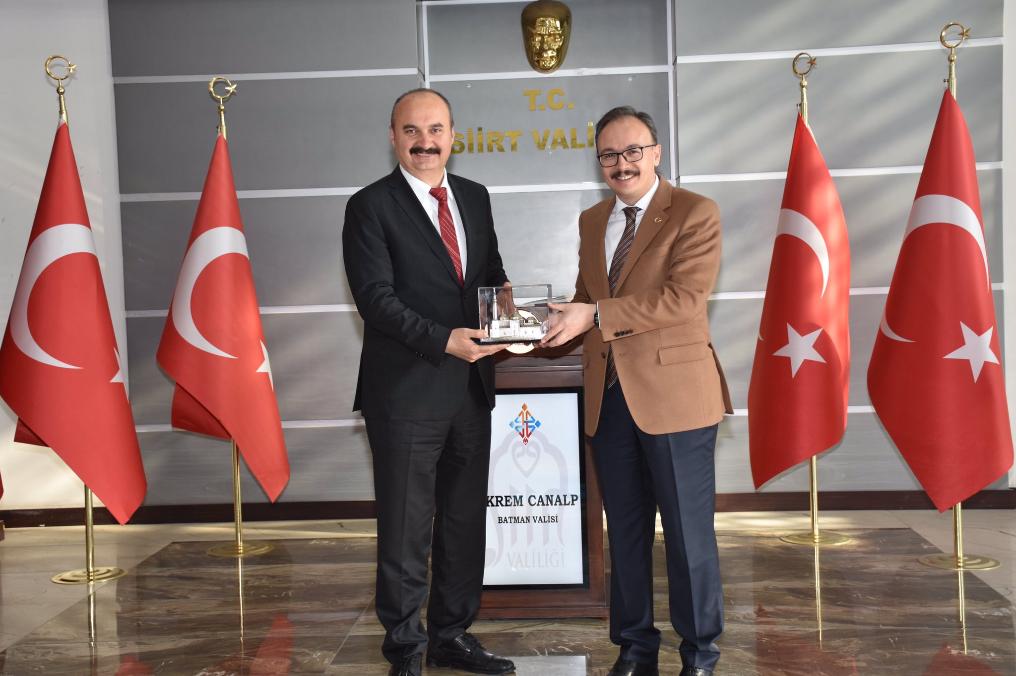 Vali Canalp’tan Siirt Valisine ziyaret