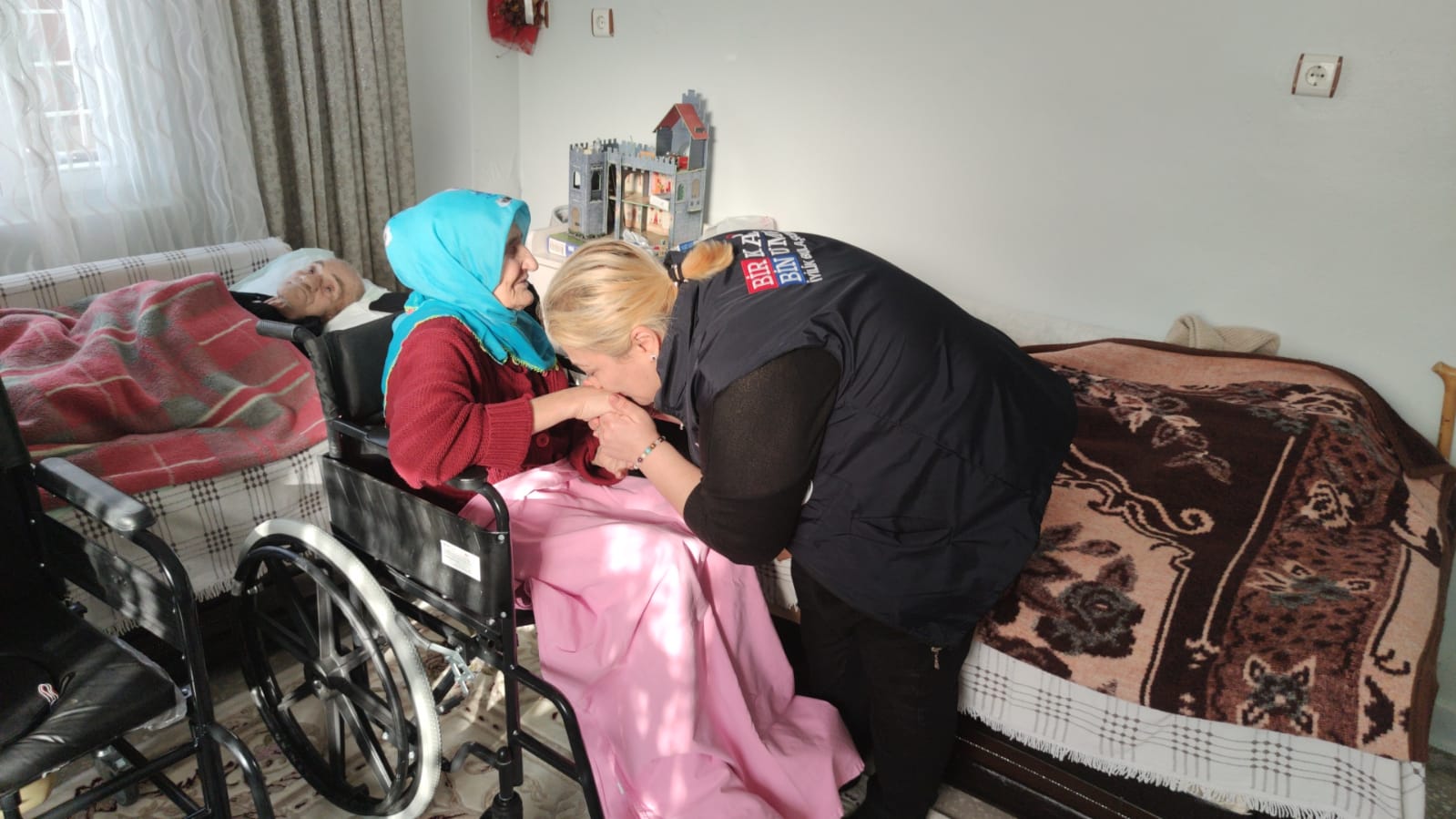 Yaşlı çifte umut oldular