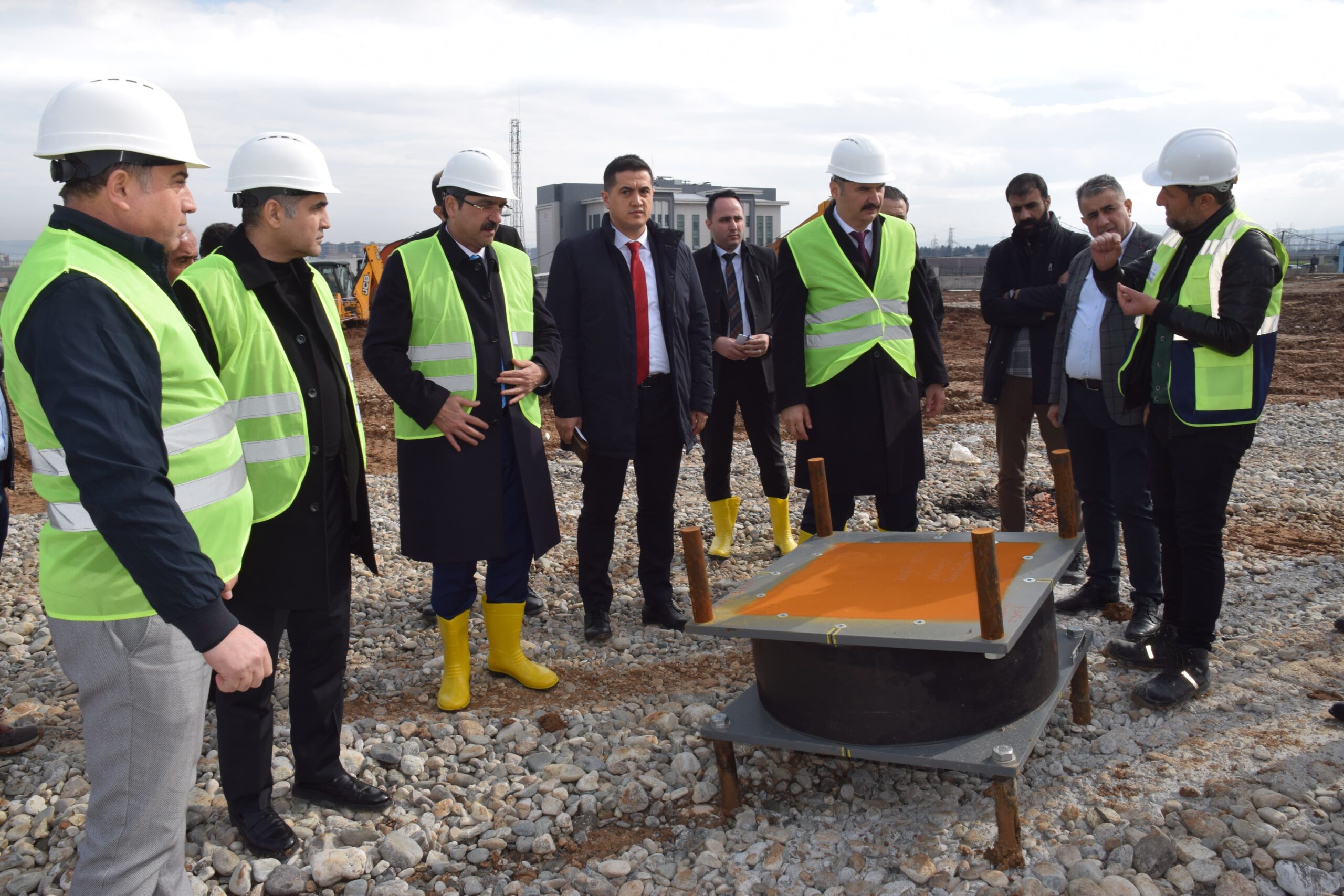Yeni devlet hastanesinin inşaatını incelediler