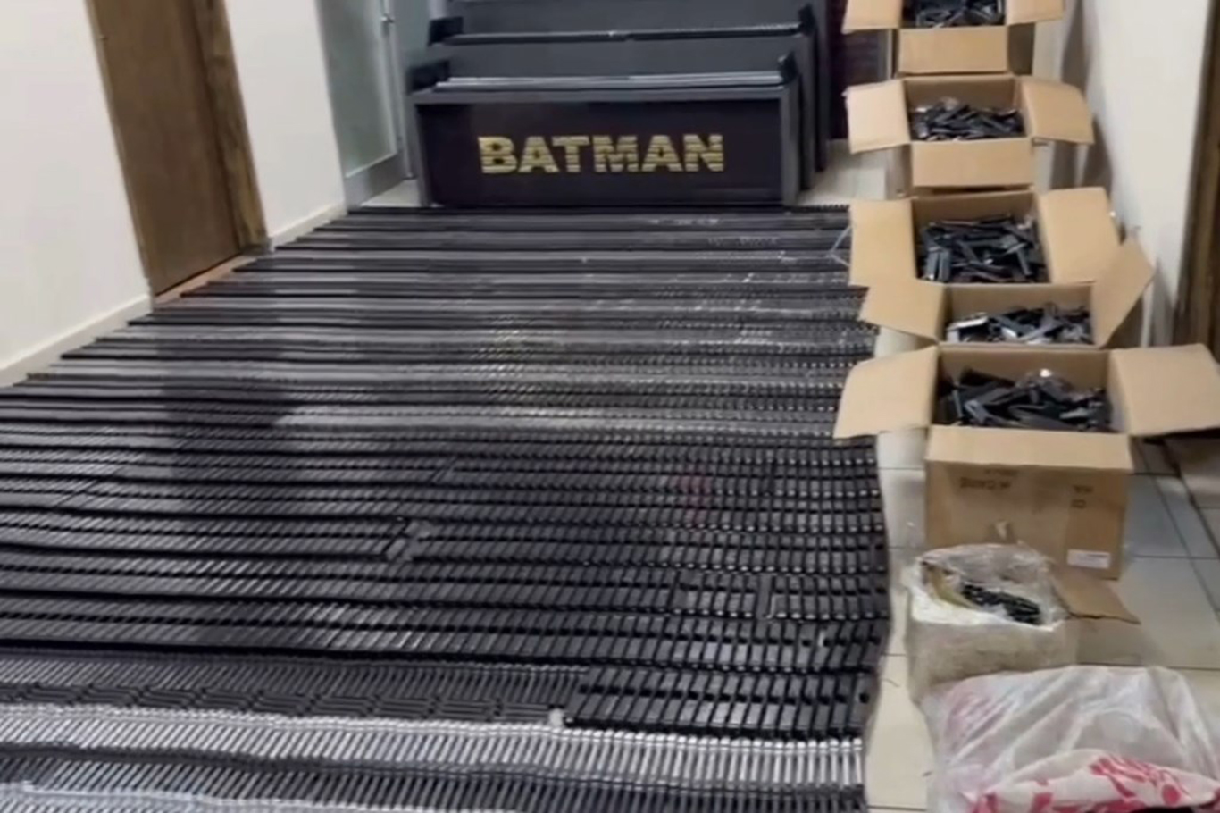 Kaçak silah baskını yapılan evden cephanelik çıktı