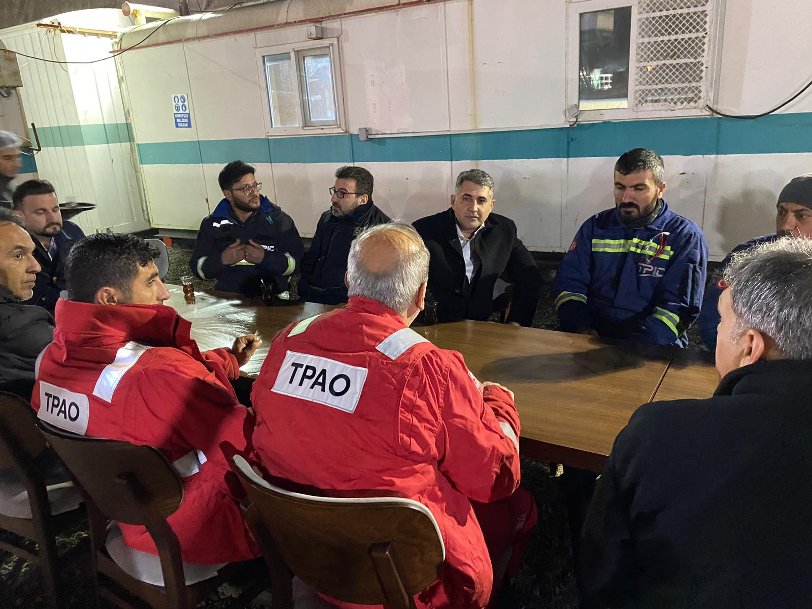 Aday Ceylan, işçilerle sahur yaptı