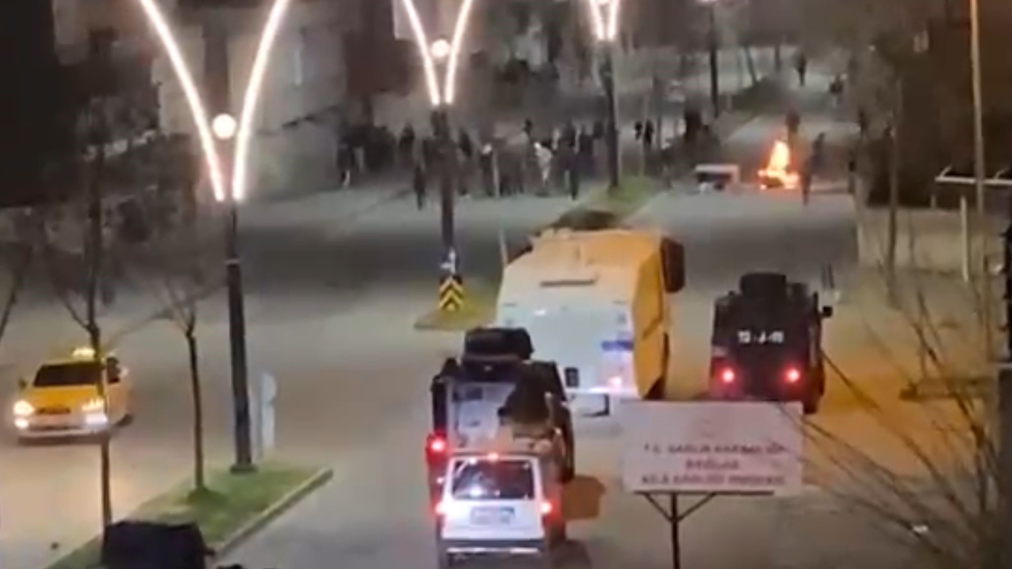 Lokal açılışında olay: 5 gözaltı