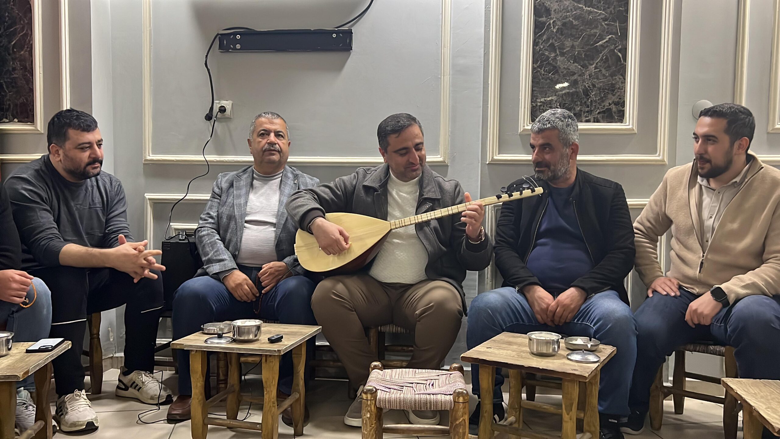 Ramanlı, hem çaldı hem söyledi