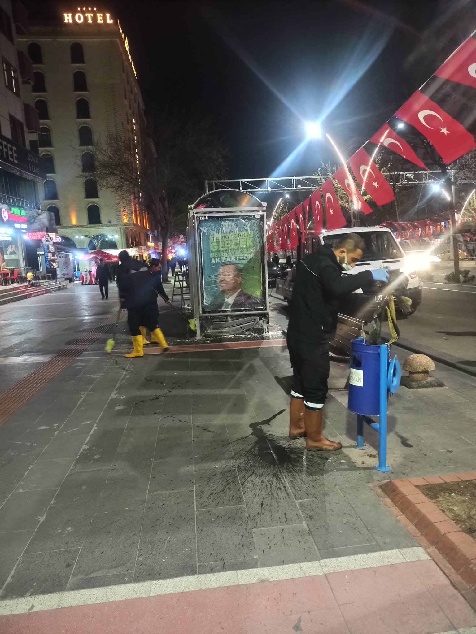 MİTİNG İÇİN YERDE TOZ KALMADI!