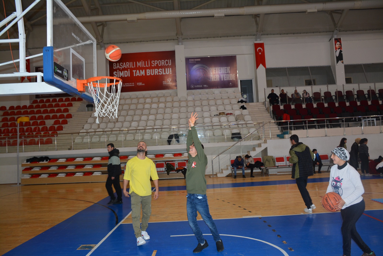 ÖZEL ÇOCUKLAR GÖNÜLLERİNCE EĞLENDİ