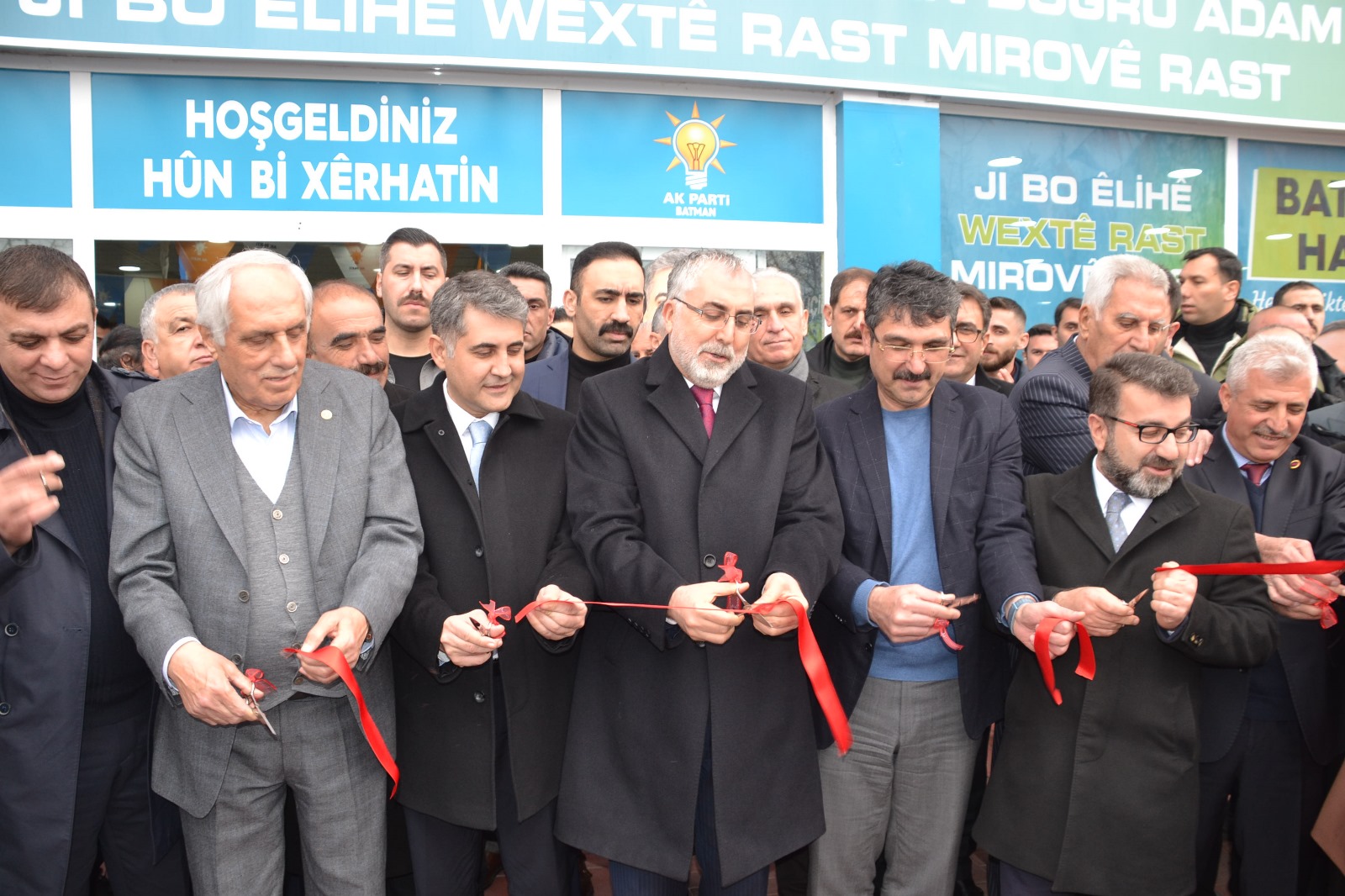 Bakan Işıkhan, AK Parti lokali açılışını gerçekleştirdi