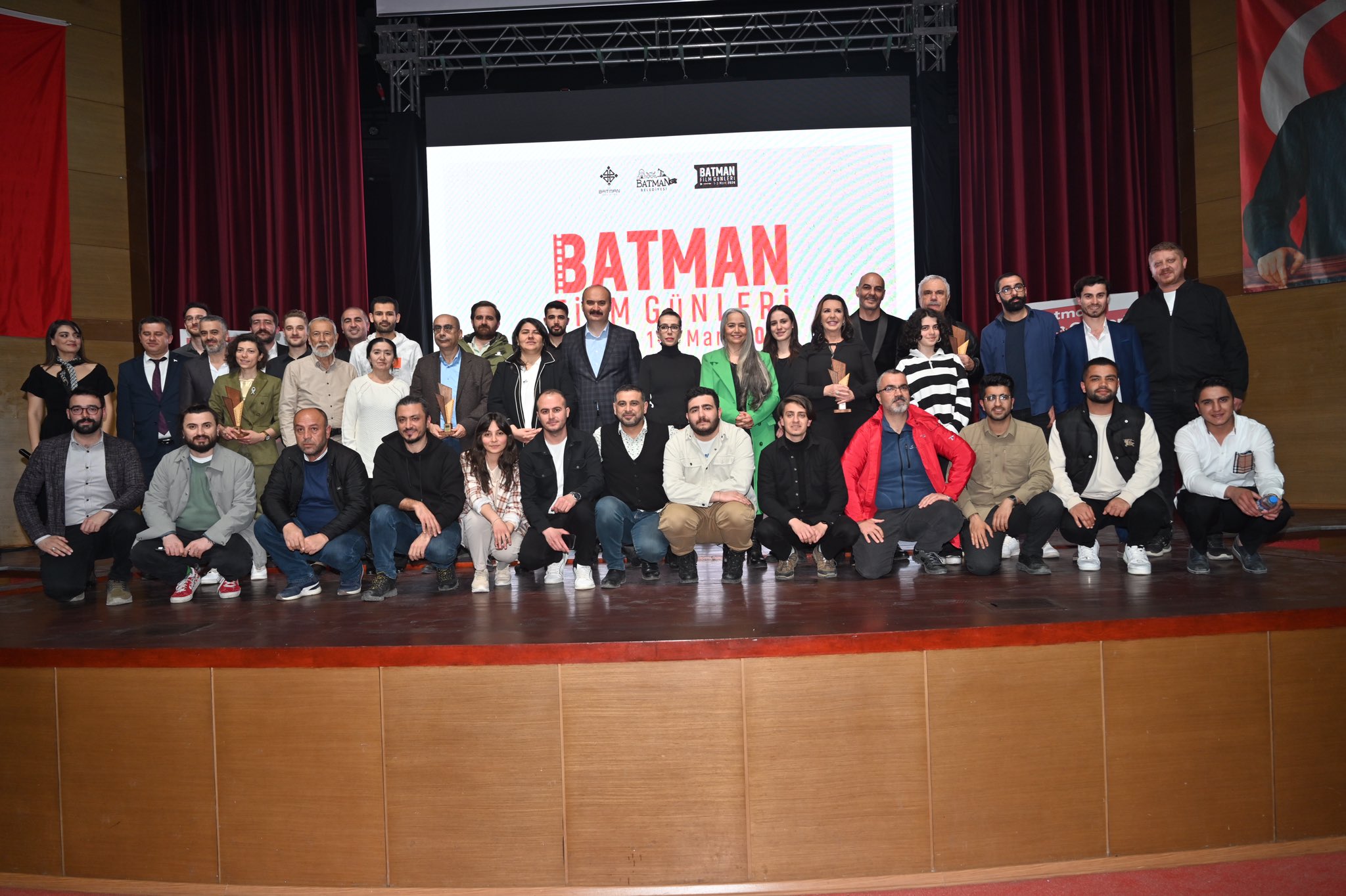 USTA OYUNCULARA ÖDÜL VERİLDİ