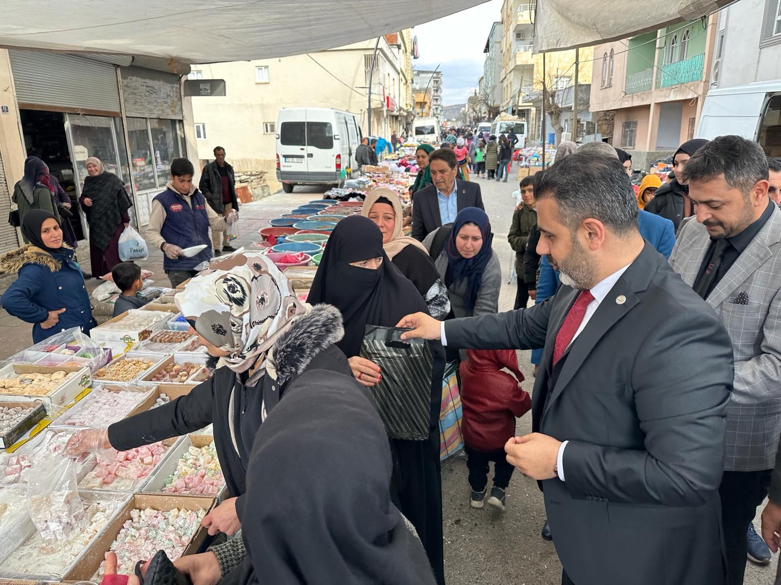 BAŞKAN ÇETİN’DEN 8 MART JESTİ