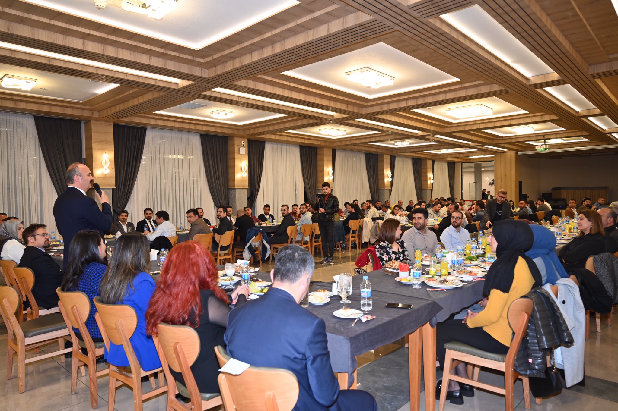 Vali Canalp, hekim ve sağlıkçıları iftarda ağırladı