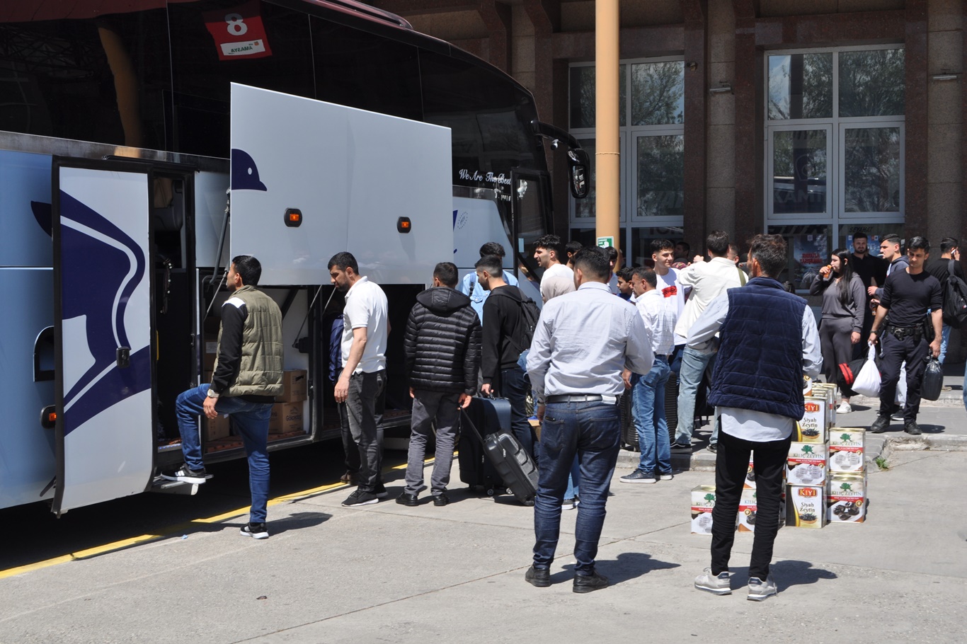 Batman otogarında tatil dönüşü yoğunluğu