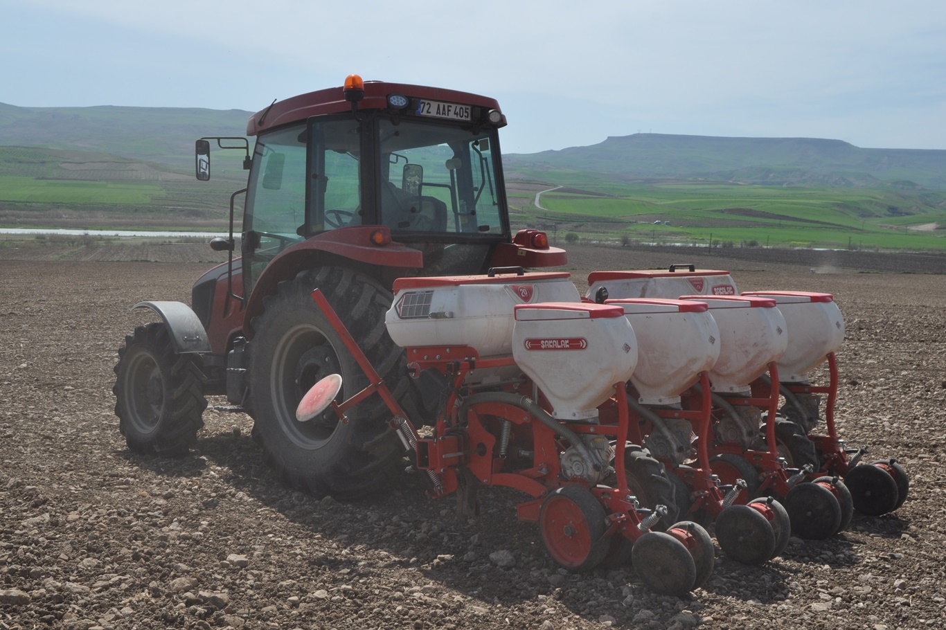 Batman’da ilk kez birinci ürün olarak ayçiçeği tohumu ekildi