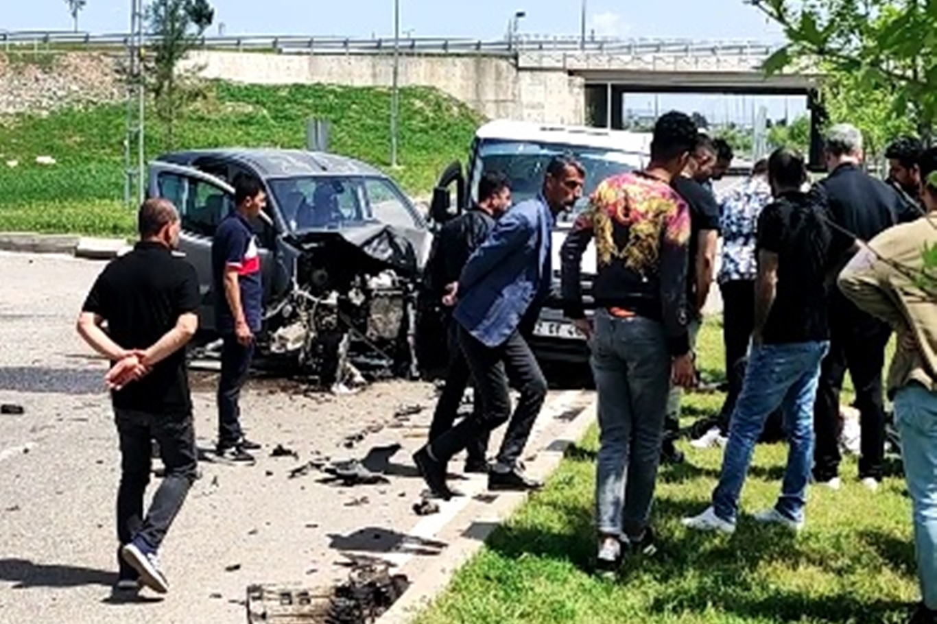 Transit ile hafif ticari taksi çarpıştı: 3 çocuk yaralandı