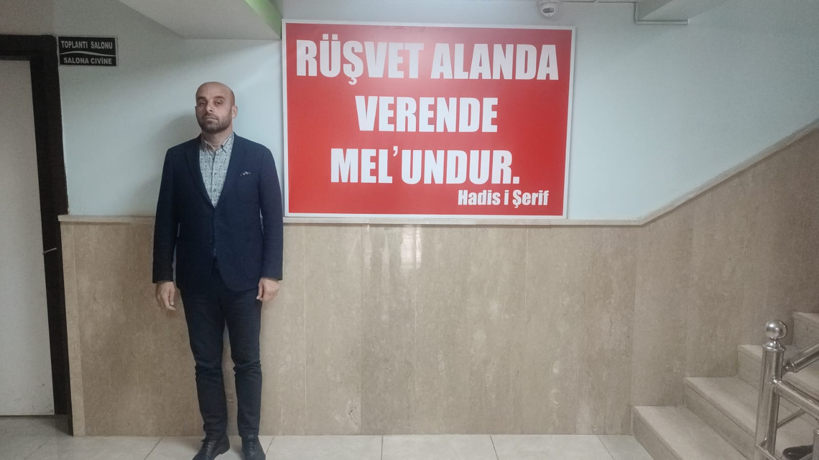 Beşiri Belediyesine Rüşvet Tabelası