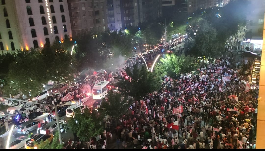 Şampiyonu on binler karşıladı