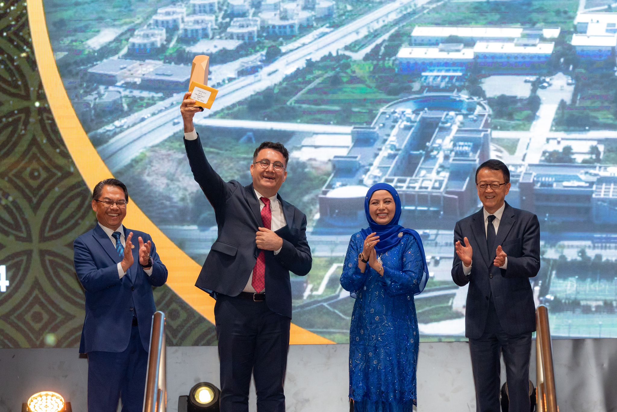 Hemşehrimiz Baran’ın rektörlüğünü yaptığı İYTE’ye liderlik ödülü