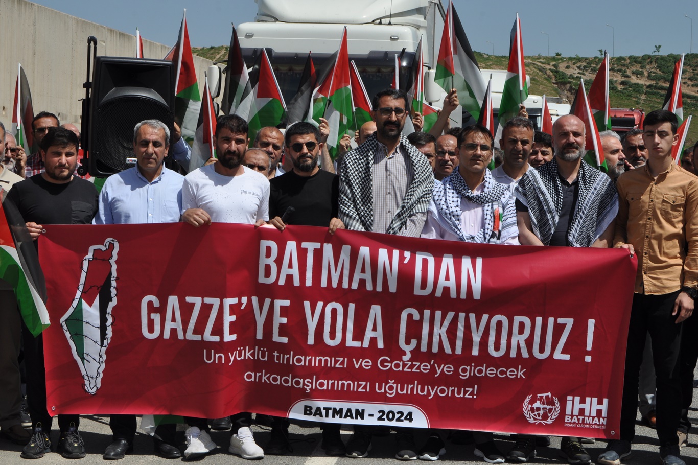 Batman’dan Gazze’ye 4 tır un gönderildi