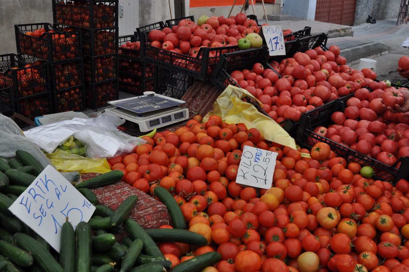 FİYATLAR BİR AYDA YÜZDE 50 DÜŞTÜ!