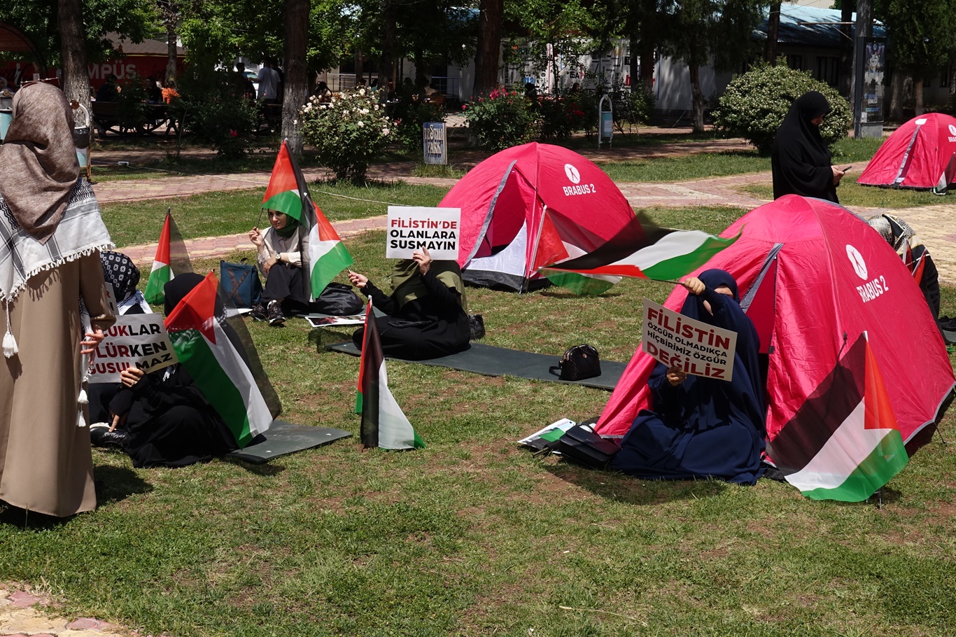 Batman Üniversitesi öğrencileri, “Kampüs İntifadası Çadır Nöbeti” başlattı