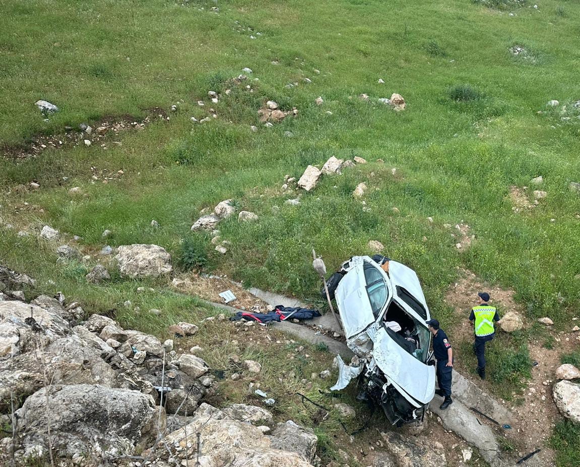 Otomobil şarampole yuvarlandı: 2 yaralı