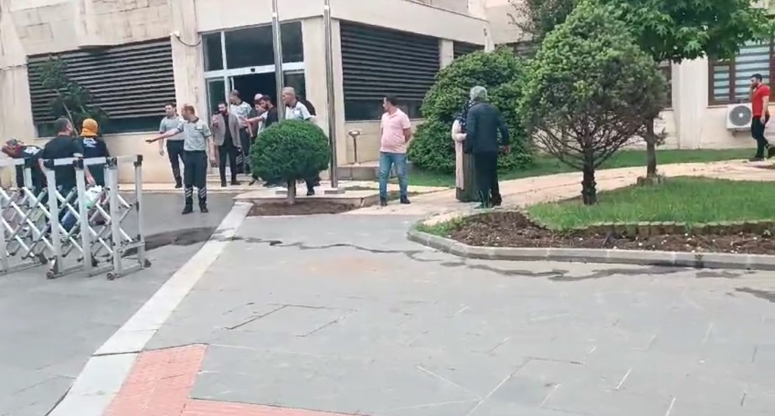 Belediyeden, binanın önünde yaşanan olayla ilgili açıklama