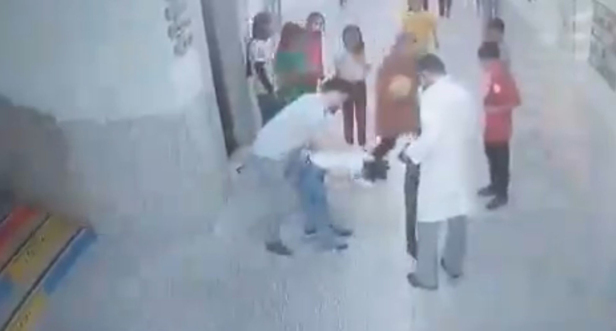 Öğrencisinin hayatını ‘Heimlich’ manevrasıyla kurtardı