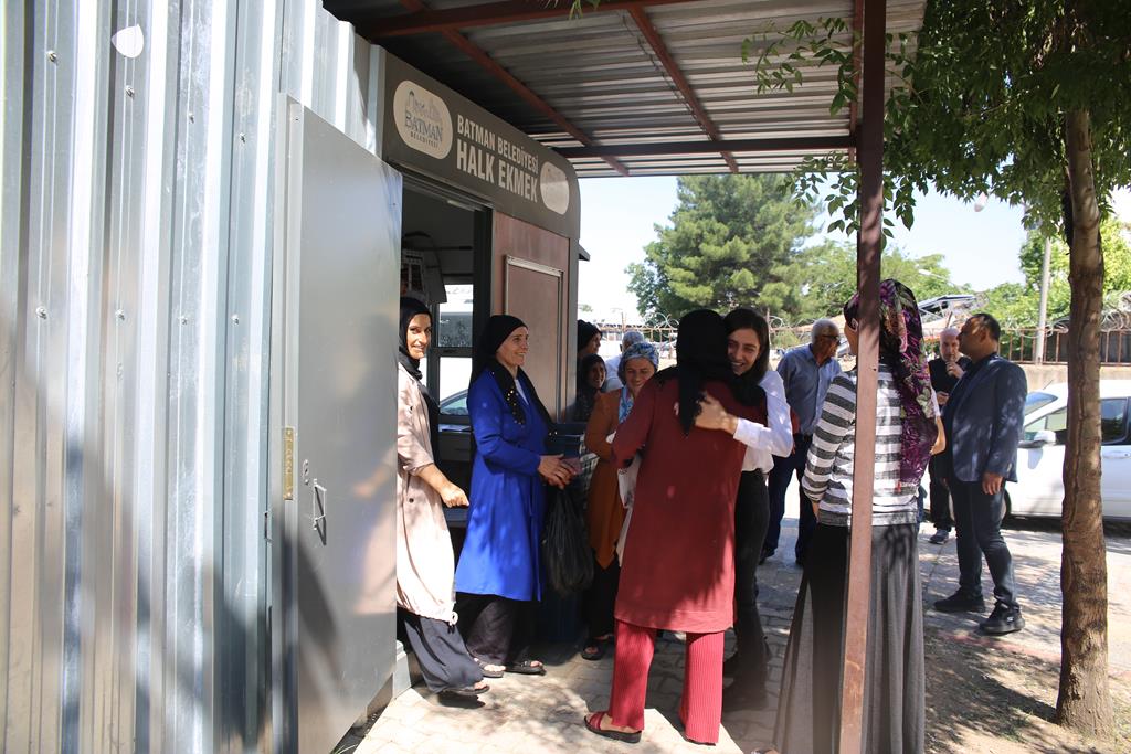 EKMEK DAĞITIMI TEKRAR BAŞLADI