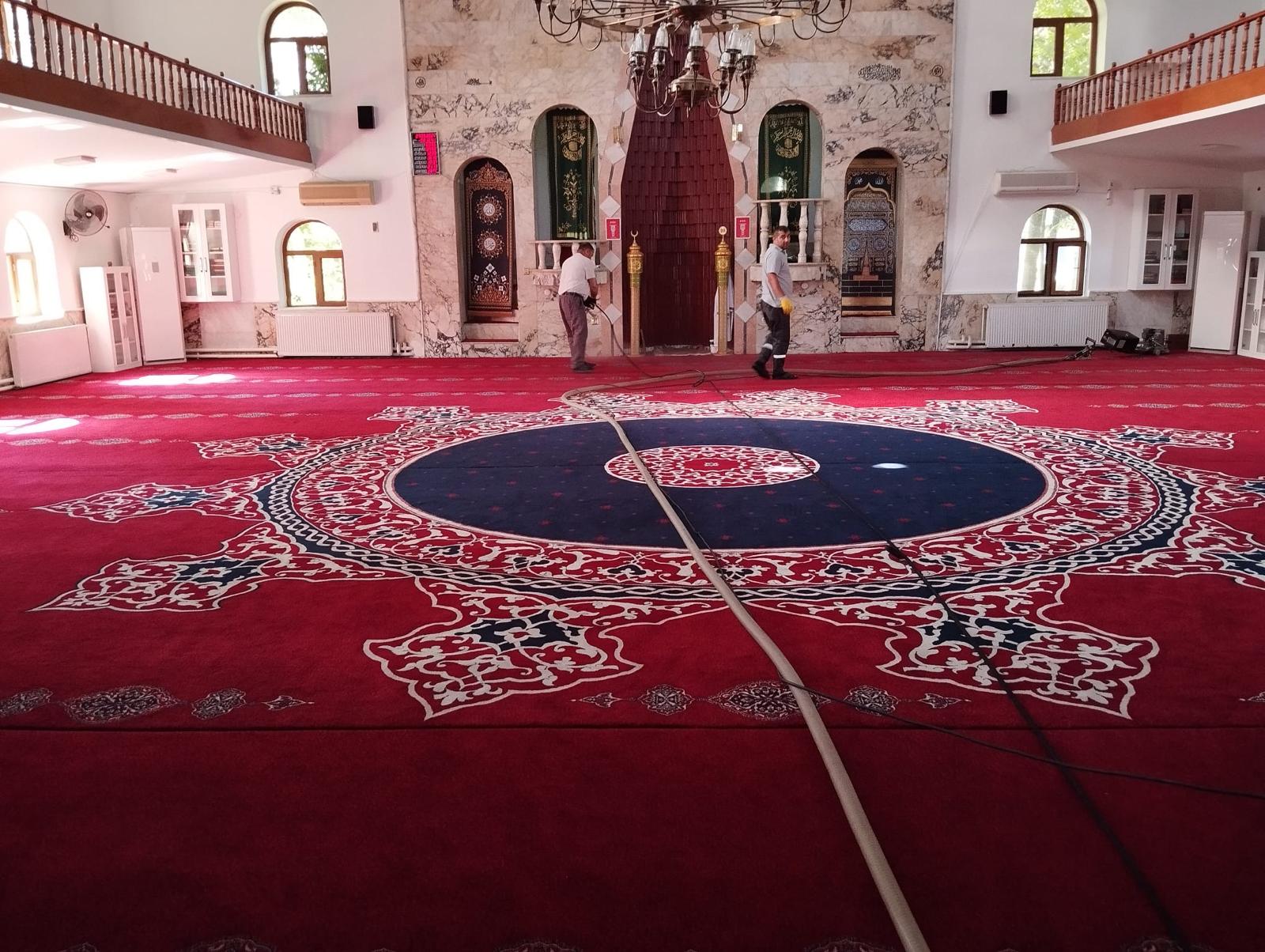 İBADETHANELER TEMİZLENİYOR