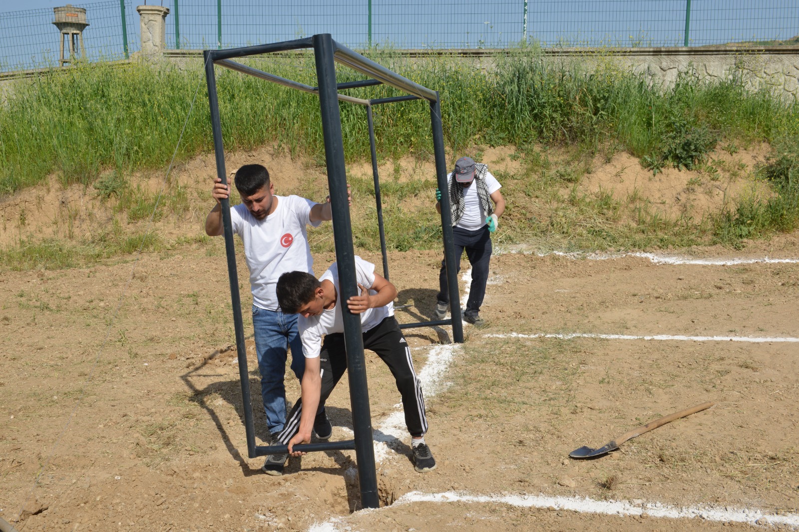 İl Özel İdare’den Bayraklı Köyüne futbol sahası